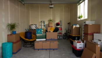 Demenagement Explorer la location de garage comme alternative au self stockage