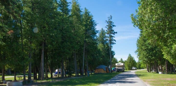 Demenagement 18 meilleurs terrains de camping pres de la peninsule 1024x576 1